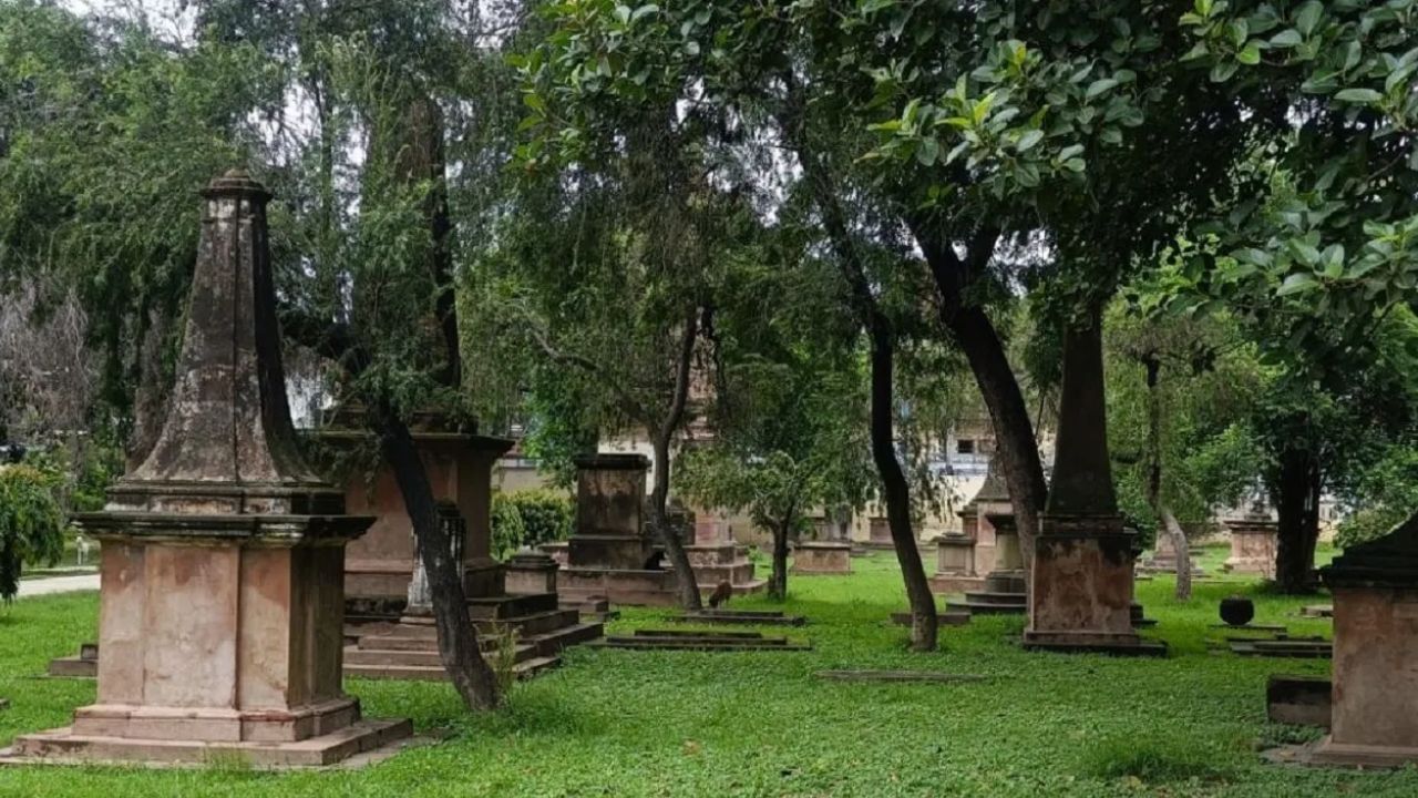 असं एक गाव जिथे कोणाचाच मृत्यू होत नाही, तुम्ही ठरवलं तरी देखील मरू शकत नाही, 70 वर्षांपूर्वी नेमकं असं काय घडलं होतं?