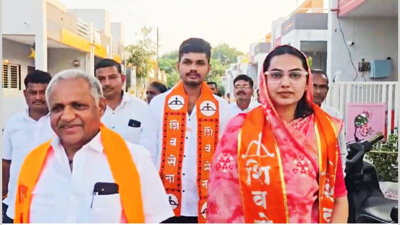 भाजपने सोडली साथ, मग शिंदे गटाने धरला काँग्रेसचा हात; चोपडा नगरपालिकेतील अजब समीकरणाची राज्यात चर्चा