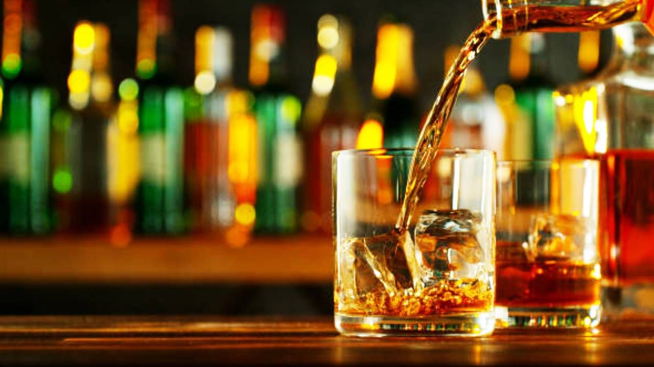Cheapest Liquor : देशातील हे राज्य मद्यपींसाठी स्वर्गच! खिशाला नाही बसत झळ, भाव एकमद स्वस्त, इतके कमी दाम का?