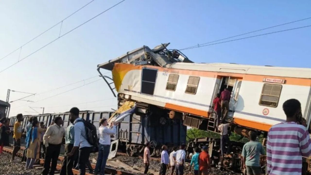 Railway accident : पॅसेंजर आणि मालगाडीची समोरासमोर धडक, भीषण अपघात, अनेकांचा मृत्यू