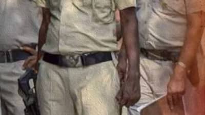 चप्पलचा पट्टा तुटण्याची छोटीशी गोष्ट, आधी बकार मागितला मग दोघांची मुंडकी कुऱ्हाडीने उडवली, कुठे घडली ही धक्कादायक घटना?