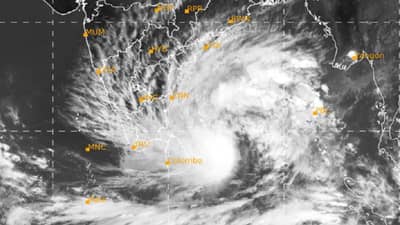 Cyclone Alert : समुद्रातून येत आहे विध्वंसकारी चक्रीवादळ, अलर्ट जारी, अतिमुसळधार पावसासह जोरदार वारे, घरातून बाहेर पडणे टाळा...