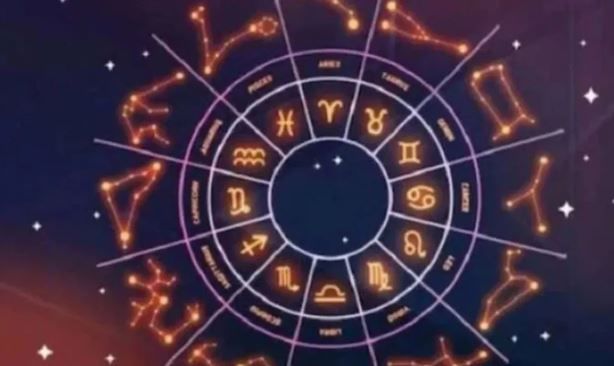 बुध आणि शुक्र यांच्यातील युतीचा मकर राशीलाही मोठा फायदा होण्याची शक्यता आहे. तुम्हाला नोकरीत नवे प्रोजेक्ट्स मिळू शककतात. तसेच धनलाभाचाही योग आहे. समाजात तुमची प्रतिष्ठा वाढू  शकते. परंतु तुम्हाला आर्थिक बाबतीत निर्णय घेताना विचार करणे गरजेचे आहे. 