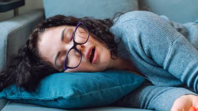 Sleep: रात्री ढाराढूर झोपल्यावरही दुपारी झोप येते? मग या कारणांकडं करू नका दुर्लक्ष