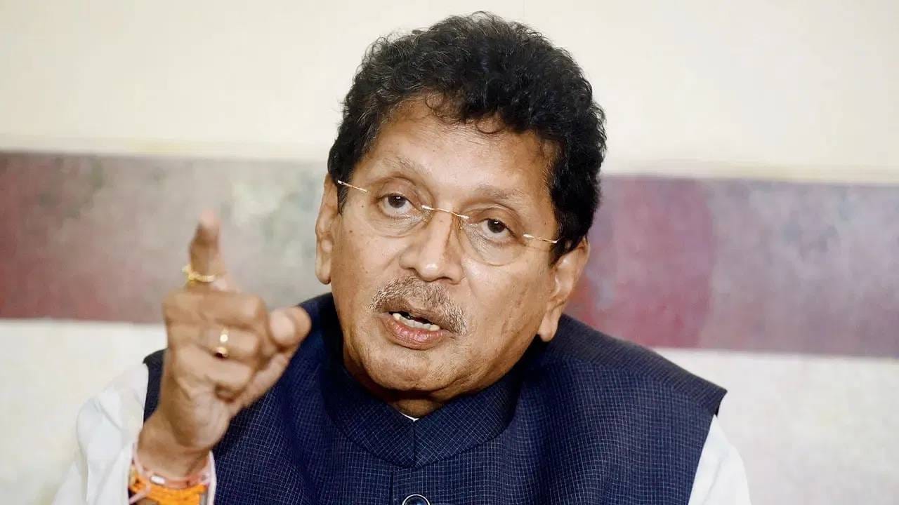 निवडणुका लढवायच्या की नाही याचा विचार करावा लागेल, आमदार दीपक केसरकर यांचं मोठं विधान निवडणुका लढवायच्या की नाही याचा विचार करावा लागेल, आमदार दीपक केसरकर यांचं मोठं विधान