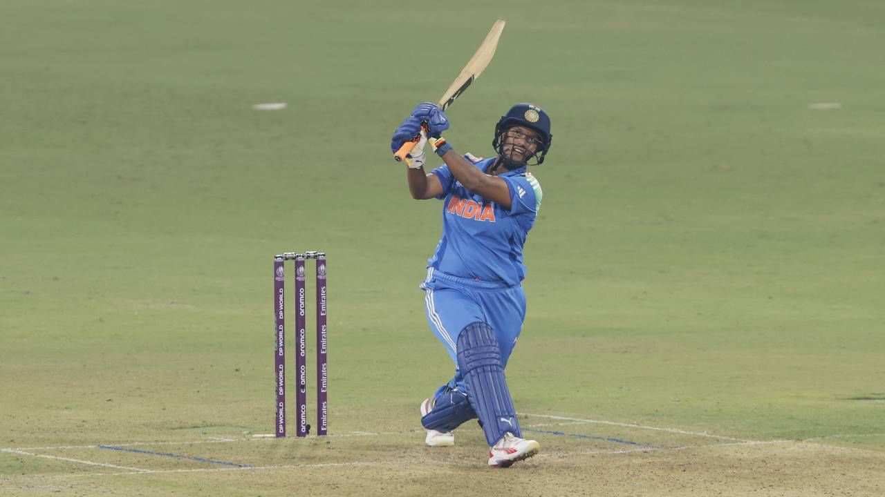 दीप्ती शर्मा महिला आणि पुरुष वनडे बाद फेरीच्या सामन्यात अर्धशतक आणि पाच विकेट घेणारी पहिली खेळाडू ठरली आहे. यापूर्वी वनडे बाद फेरीत असं कधीच झालं नव्हतं. (Photo- BCCI Womens Cricket Twitter)