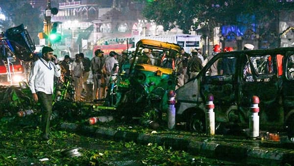 Delhi Blast : बॉम्बस्फोटासाठी वापरलेली i20 कार किती जणांना विकली गेलीय? तपासातून धक्कादायक माहिती समोर