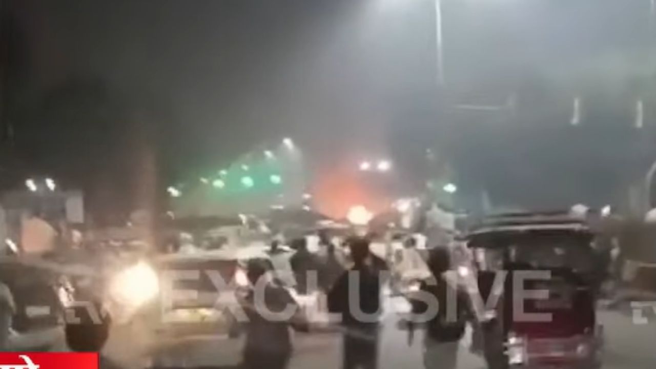 बॉम्ब शोधक पथकही घटनास्थळी दाखल झाले आहे. कारमध्ये स्फोट नेमका का झाला? यामागे काही घातपाताचा उद्देश तर नव्हता ना? या सर्व प्रश्नांची उत्तरं आता शोधली जाणार आहेत.