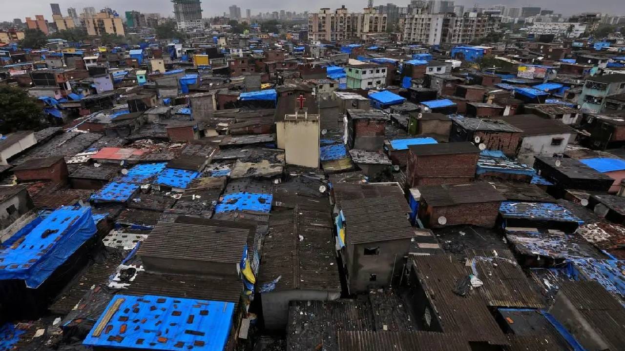 धारावी पुनर्विकास प्रकल्पाच्या अडचणीत वाढ, थेट महापालिकेनं बजावली नोटीस, काय म्हटलंय त्यात?