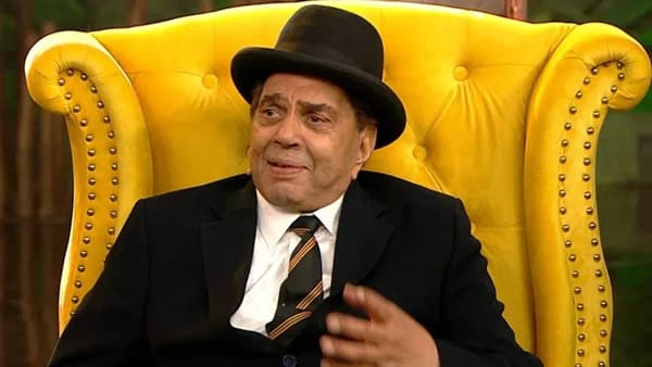 Dharmendra Death : धर्मेंद्र यांना अखेरचा निरोप देण्यासाठी अमिताभ बच्चन स्मशानभूमीत दाखल...