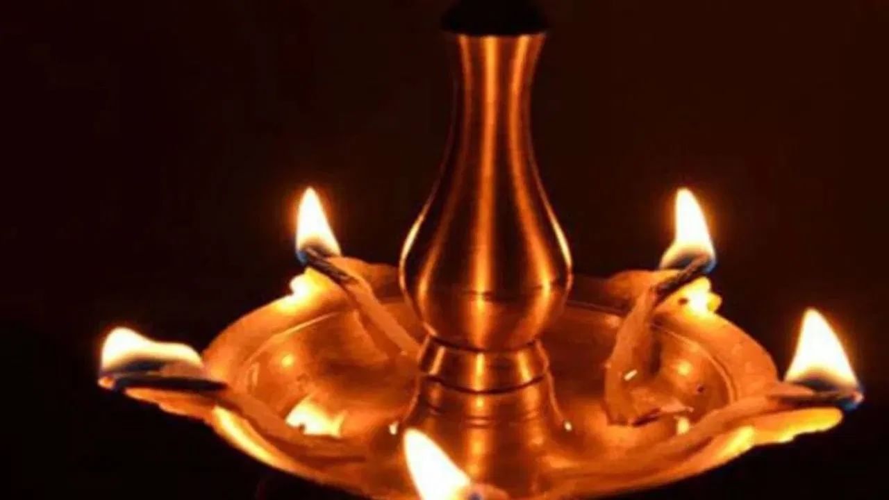 दिव्यातील जळालेली वात फेकणे शुभ की अशुभ? वातीचे नेमकं काय करावे? जाणून घ्या