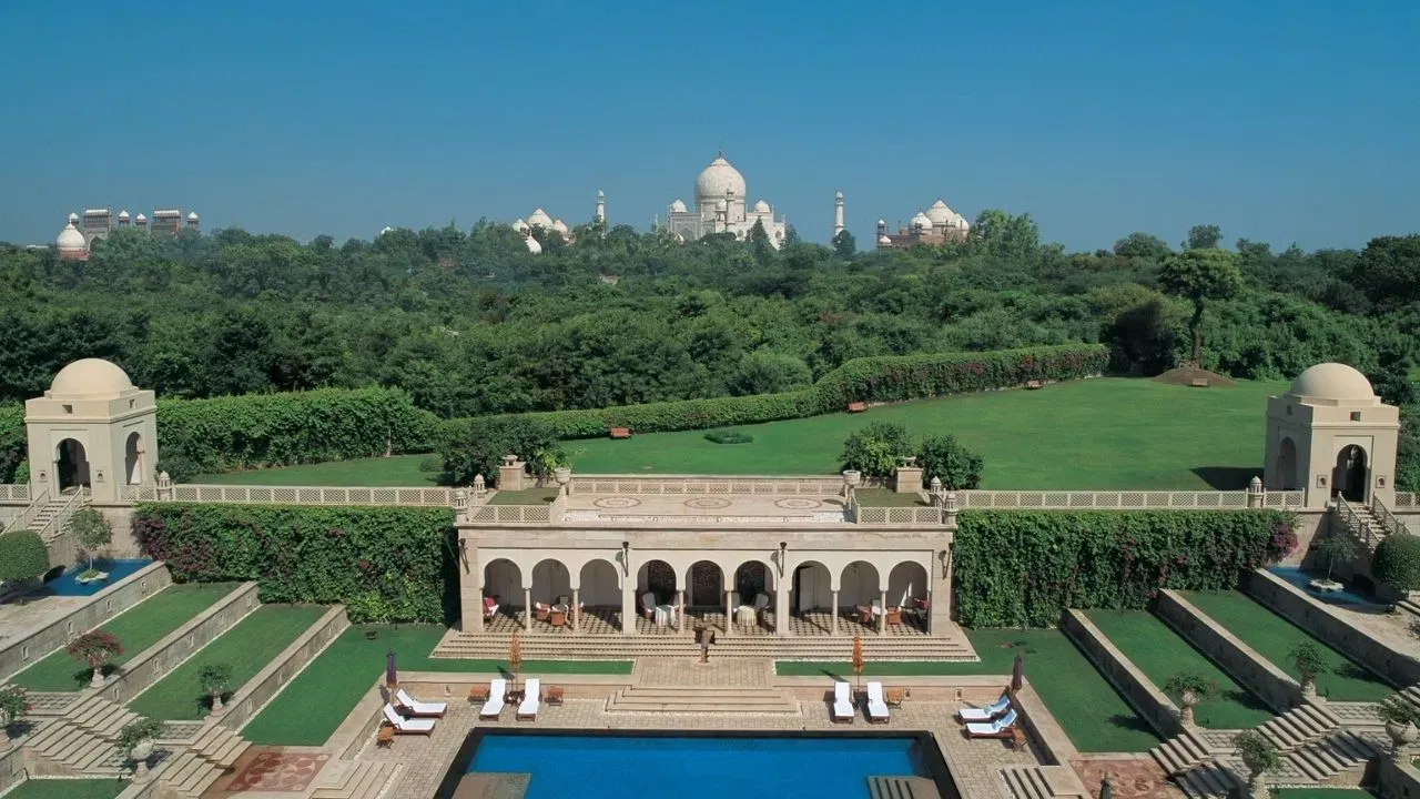 ट्रम्प ज्युनियर हॉटेलमधील सर्वात महागड्या आणि आलिशान सुइटमध्ये राहत आहेत. हे सुइट अंदाजे 230 चौरस मीटरचा आहे.  त्यात उत्कृष्ट फर्निचर आहे आणि एकूण 275 चौरस मीटरपेक्षा जास्त जागा आहे. ज्यामध्ये खाजगी बाल्कनी किंवा इतर राहण्याच्या जागेचाही समावेश आहे.