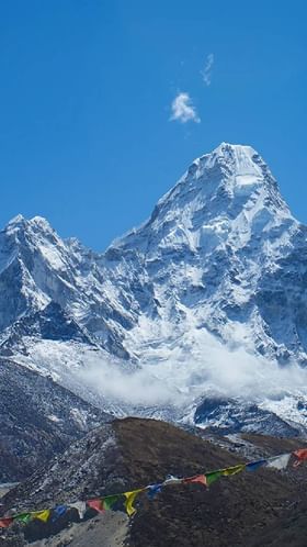 जगातील सर्वांत उंच शिखर माऊंट एव्हरेस्टच्या बेस कॅम्पवर भरतनाट्यम्.