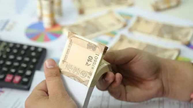 कोणती बँक एक वर्षांच्या एफडीवर देते सर्वाधिक व्याज ? पाहा बँकांची यादी