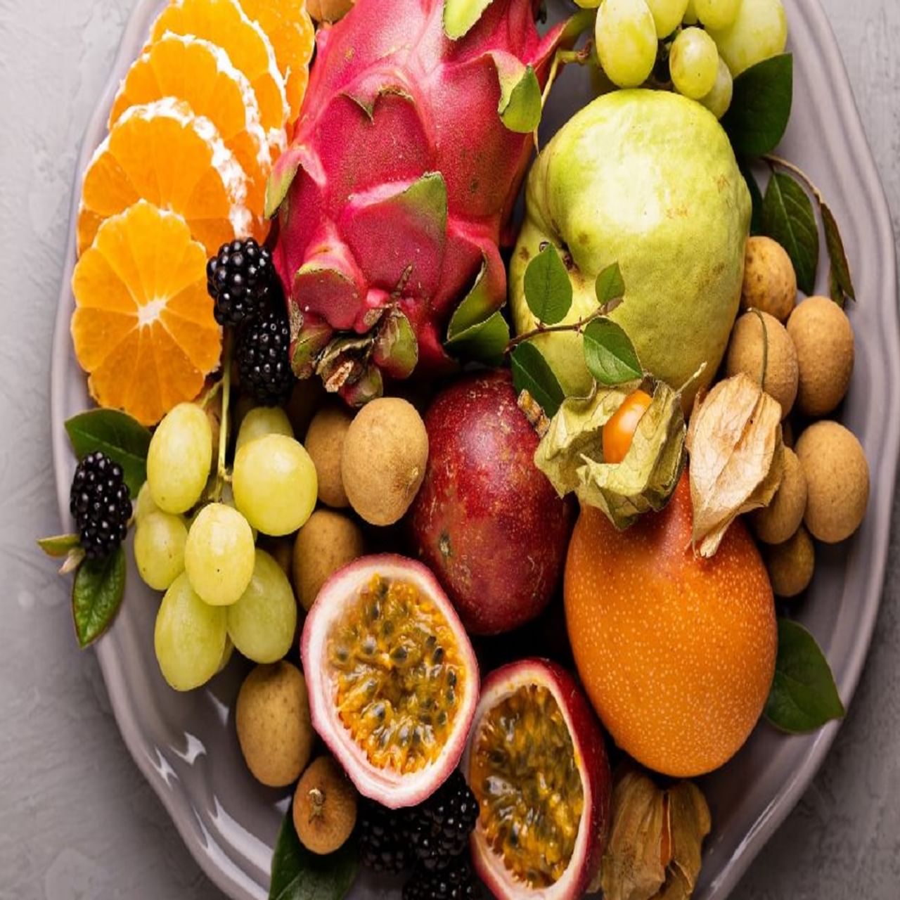 फळं आपल्या आरोग्यासाठी किती फायदेशीर असतात हे आपल्या सगळ्यांना माहित आहे.प्रत्येक फळाचं आपल्या आरोग्यासाठी काहीना काही उपयोग नक्कीच होतो. काही लोकांची दिवसाची सुरुवातही फळांपासून होते.