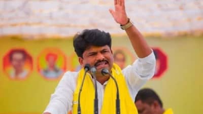 दोन लाखाचा चष्मा, पन्नास हजाराची चप्पल, काखेत दीड लाखांची पर्स अन् हजार रुपयाची चहा... लाडकी बहीण योजना कुणासाठी? पडळकरांनी कुणावर साधला निशाणा?