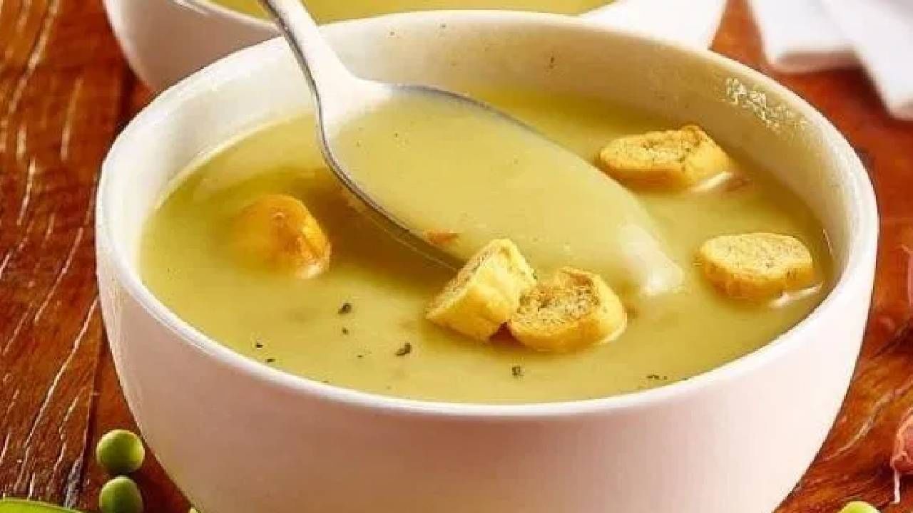 भोपळा सर्वात अगोदर कुकरमध्ये उकडून घ्या. त्यानंतर मस्त फोडणी द्या आणि त्यामध्ये पाणी टाका, शिजलेल्या भोपळा मिक्स करून घ्या हा मिनिटांमध्ये हा हेल्दी सूप तयार होईल. 