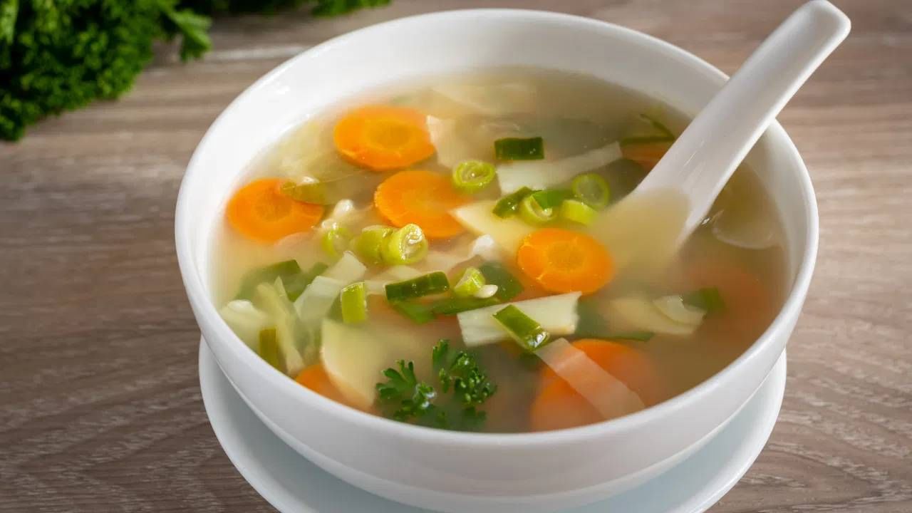 हिवाळ्यात निरोगी राहण्यासाठी हा हेल्दी सूप फायदेशीर, जाणून घ्या रेसिपी 