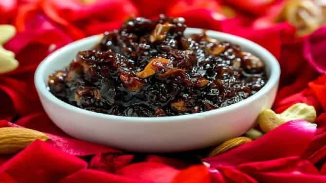 हिवाळ्यात घरच्या घरी गुलकंद कसा बनवायचा? जाणून घ्या स्टेप बाय स्टेप रेसिपी