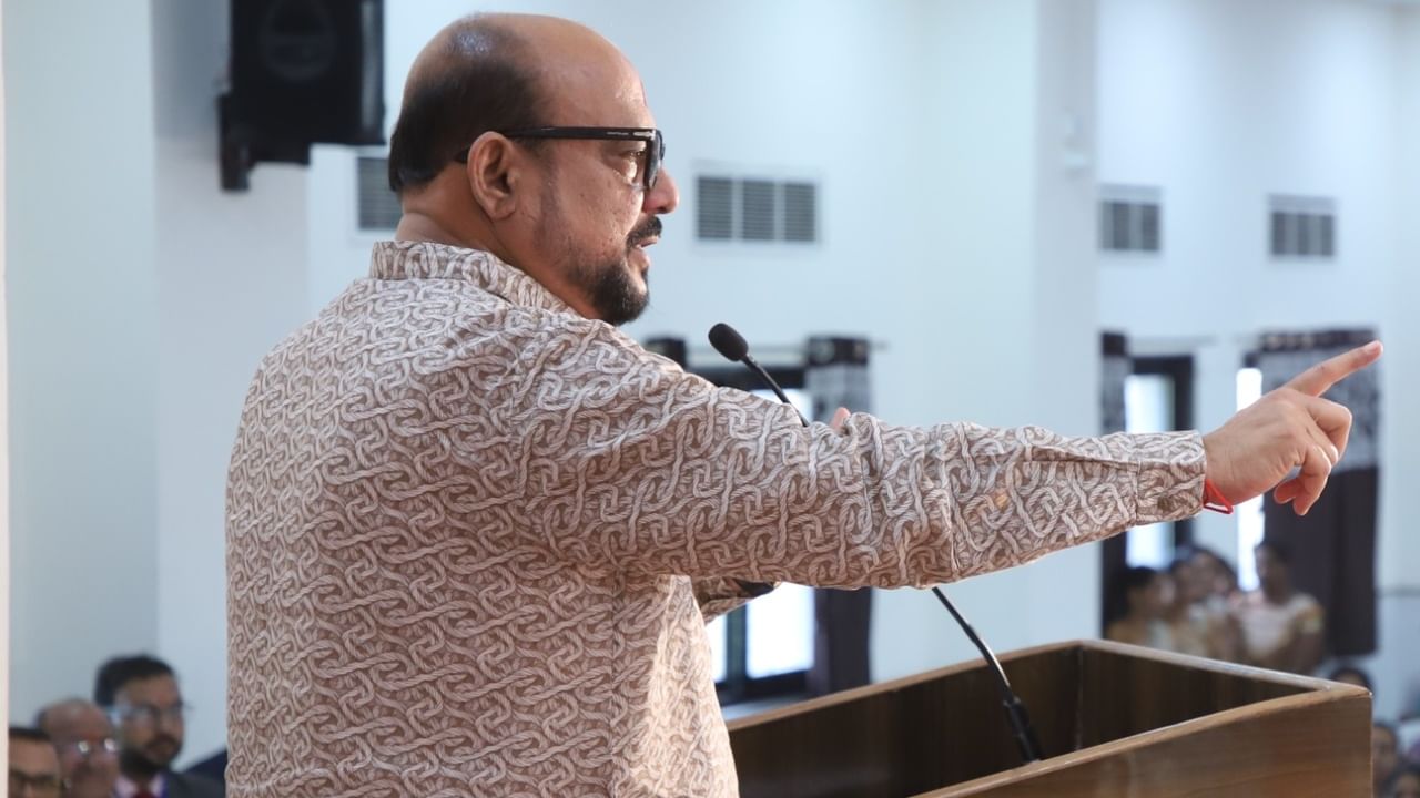 युती तुटणार? शिवसेना मंत्र्यांच्या एका वाक्याने राजकारणात खळबळ युती तुटणार? शिवसेना मंत्र्यांच्या एका वाक्याने राजकारणात खळबळ