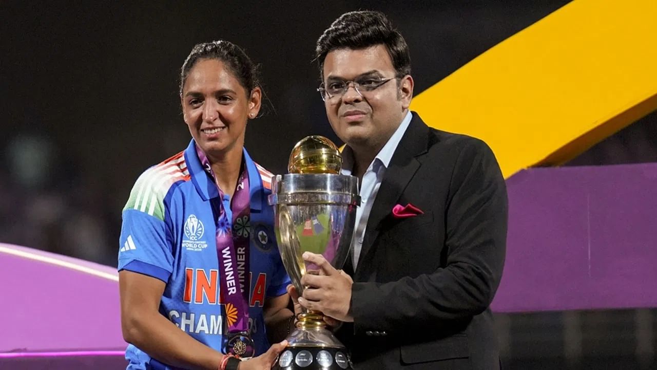 वूमन्स वर्ल्ड कप स्पर्धेतील महाअंतिम सामना असंख्य चाहत्यांनी टीव्हीवरही पाहिला. महाअंतिम सामन्याला 9.2 कोटी व्हीव्यूज मिळाले. हे आकडे टी 20 वर्ल्ड कप फायनल आणि वर्ल्ड कप फायनल 2023 च्या इतकेच आहेत. (Photo Credit : PTI) 