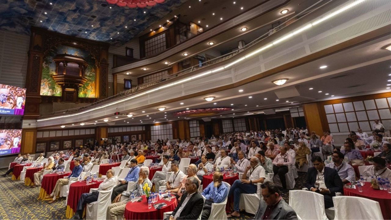 या परिसंवादाने वरिष्ठ डॉक्टरांना त्यांच्या व्यस्त जीवनातून "मानसिक विश्रांती" अनुभवण्याची एक दुर्मिळ संधी प्रदान केली. या कार्यक्रमात सहभागी झालेल्या तज्ञांनी सांगितले की, आध्यात्मिक दृष्टिकोन गंभीर वैद्यकीय परिस्थितीत शांत आणि स्पष्ट निर्णय घेण्यास प्रोत्साहन देतो.