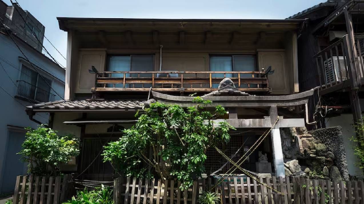 ज्या घरात हत्या झाली त्याचं 26 वर्षे दिलं भाडं, पत्नीसाठी कोट्यवधी घालवले... काळीज पिळवटून टाकणारी घटना