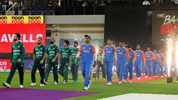 टी20 वर्ल्डकप 2026 स्पर्धेचं वेळापत्रक समोर आलं असून 7 फेब्रुवारीपासून स्पर्धेचा थरार रंगणार आहे. भारत आणि श्रीलंकेत ही स्पर्धा होणार आहे. एकूण 20 संघ या स्पर्धेत सहभागी झाले आहेत. पाच संघ एक गट तयार केला आहे. असे एकूण चार गट तयार केले आहेत. (Photo- Asian Cricket)