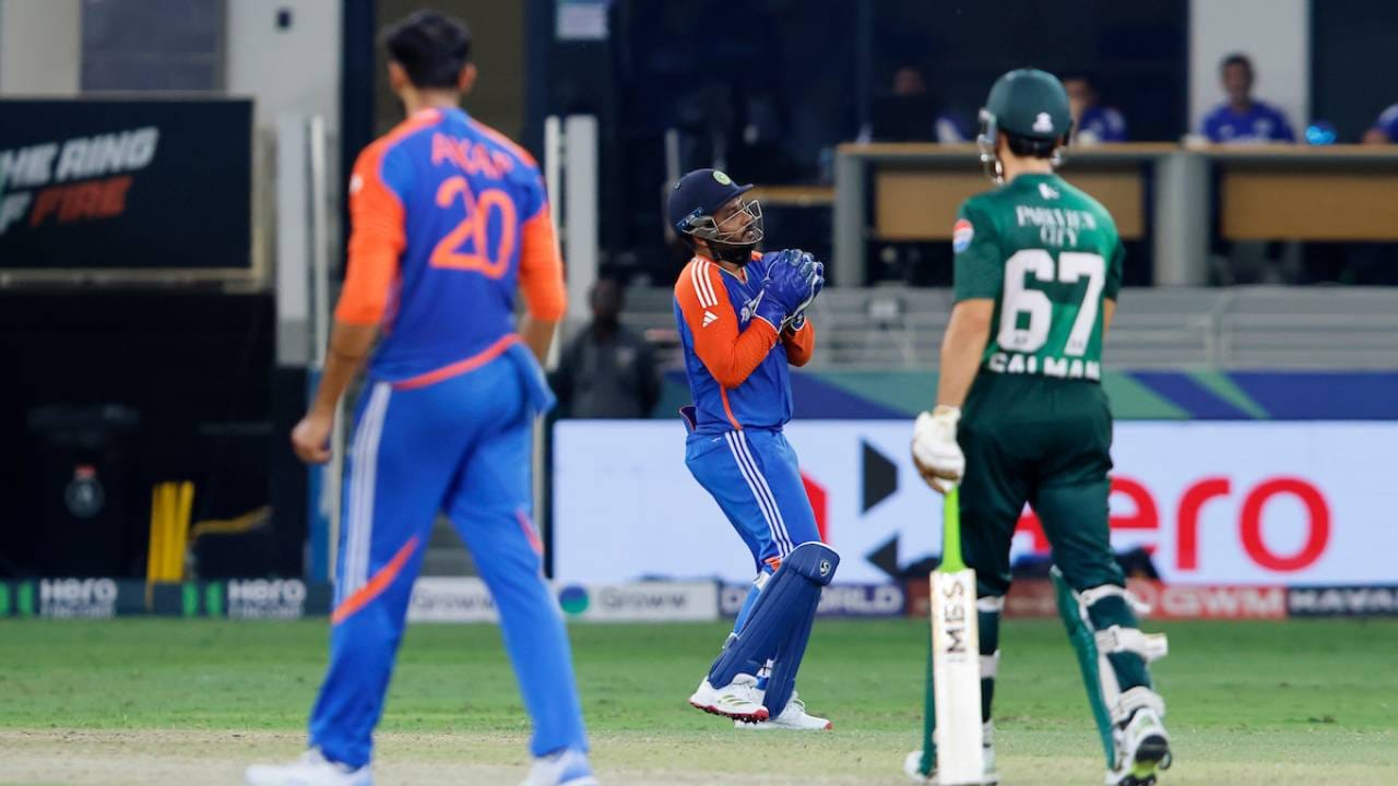 उपांत्य फेरीत गणित चुकलं आणि भारत पाकिस्तान वेगवेगळ्या संघाशी लढले. या सामन्यात दोन्ही संघांचा विजय झाला तर अंतिम फेरीत ते एकमेकांसमोर येतील. आता हे गणित जुळलं तर क्रिकेटप्रेमींना भारत आणि पाकिस्तान यांच्यात अवघ्या 29 दिवसांत तीन हाय-व्होल्टेज सामने पाहण्याची संधी मिळेल. (Photo- Asian Cricket)