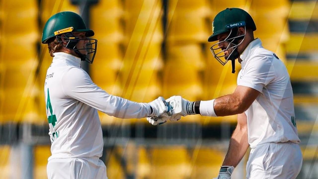 2004 मध्ये नागपूर येथे झालेल्या कसोटी सामन्यात ऑस्ट्रेलियाने टीम इंडियासमोर 542 धावांचे लक्ष्य ठेवले होते. घरच्या मैदानावर चौथ्या डावात संघाने दिलेले हे सर्वोच्च लक्ष्य होते. आता दक्षिण आफ्रिकेने 21 वर्षांपूर्वीचा विक्रम मोडीत काढला आहे. (Photo- Proteas Men Twitter)