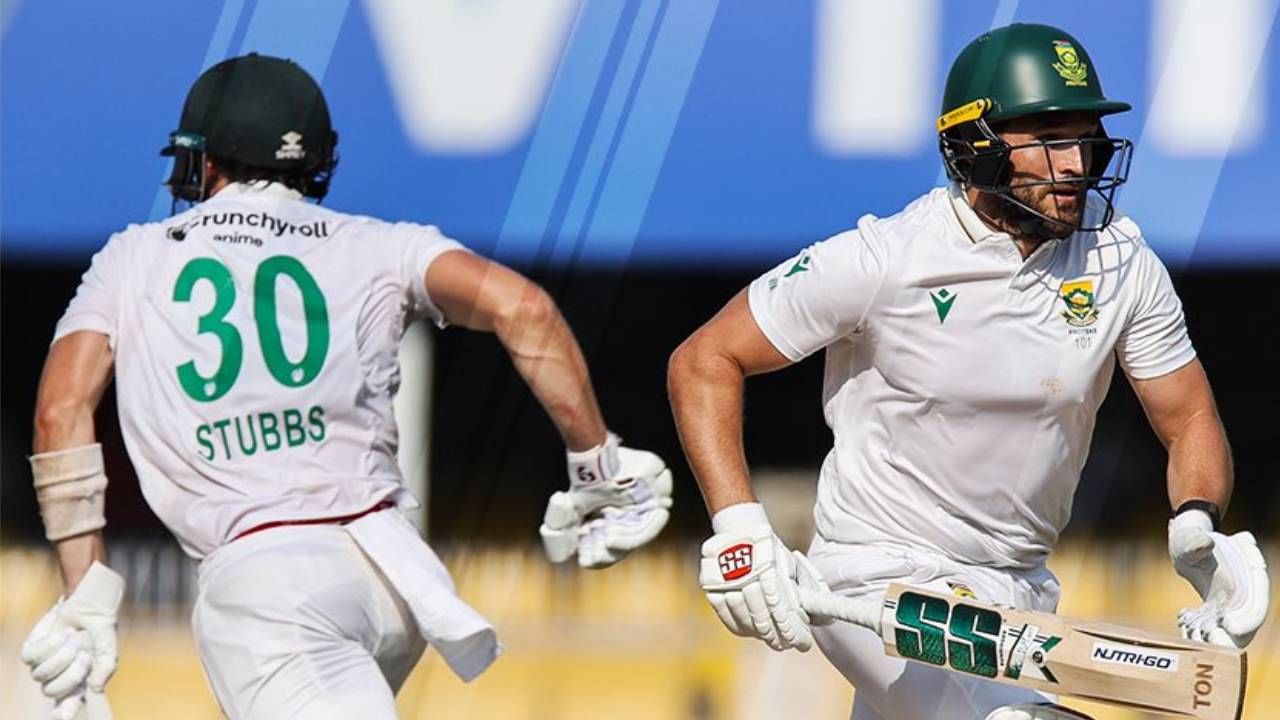 भारतीय कसोटी क्रिकेटला गेल्या काही मालिकांपासून ग्रहण लागलं आहे. देशात खेळलेल्या कसोटी क्रिकेटमध्ये भारताची दैना झाली आहे. न्यूझीलंडने क्लिन स्विप दिल्यानंतर आता दक्षिण अफ्रिका देखील त्याच मार्गावर आहे. दक्षिण अफ्रिका घरच्या मैदानावर 93 वर्षांचं वर्चस्व संपुष्टात आणून इतिहास रचला आहे. एखाद्या संघाने भारतासमोर 548 धावांचं लक्ष्य ठेवण्याची ही पहिलीच वेळ आहे.  (Photo- Proteas Men Twitter)