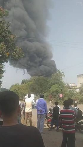 जळगाव एमआयडीसीतील केमिकल कंपनीला आग.