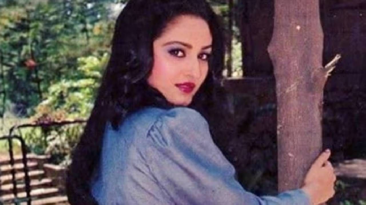 ज्या अभिनेत्रीबद्दल आम्ही बोलत आहोत त्या दुसऱ्या कोणी नसून जया प्रदा आहेत. आणि ज्या व्हिलनबद्दल आम्ही बोलत आहोत ते दिलीप ताहिल आहेत. जया आणि दिलीप यांनी १९८० मध्ये आलेल्या 'शान' चित्रपटात एकत्र काम केले होते.