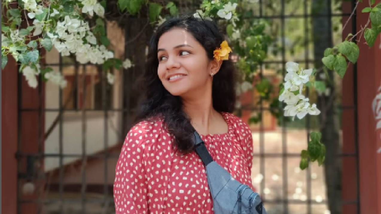 किरण मानेच्या मुलीचे नाव ईशा आहे. ती सध्या नाटकांमध्ये काम करत आहे. तिने दोन नाटकांमध्ये महत्त्वाची भूमिका साकारली आहे. किरण मानेने सोशल मीडियावर तिच्या नाटकांमधील भूमिकांचे कौतुक केले आहे. ईशा देखील सोशल मीडियावर प्रचंड सक्रिय असते.