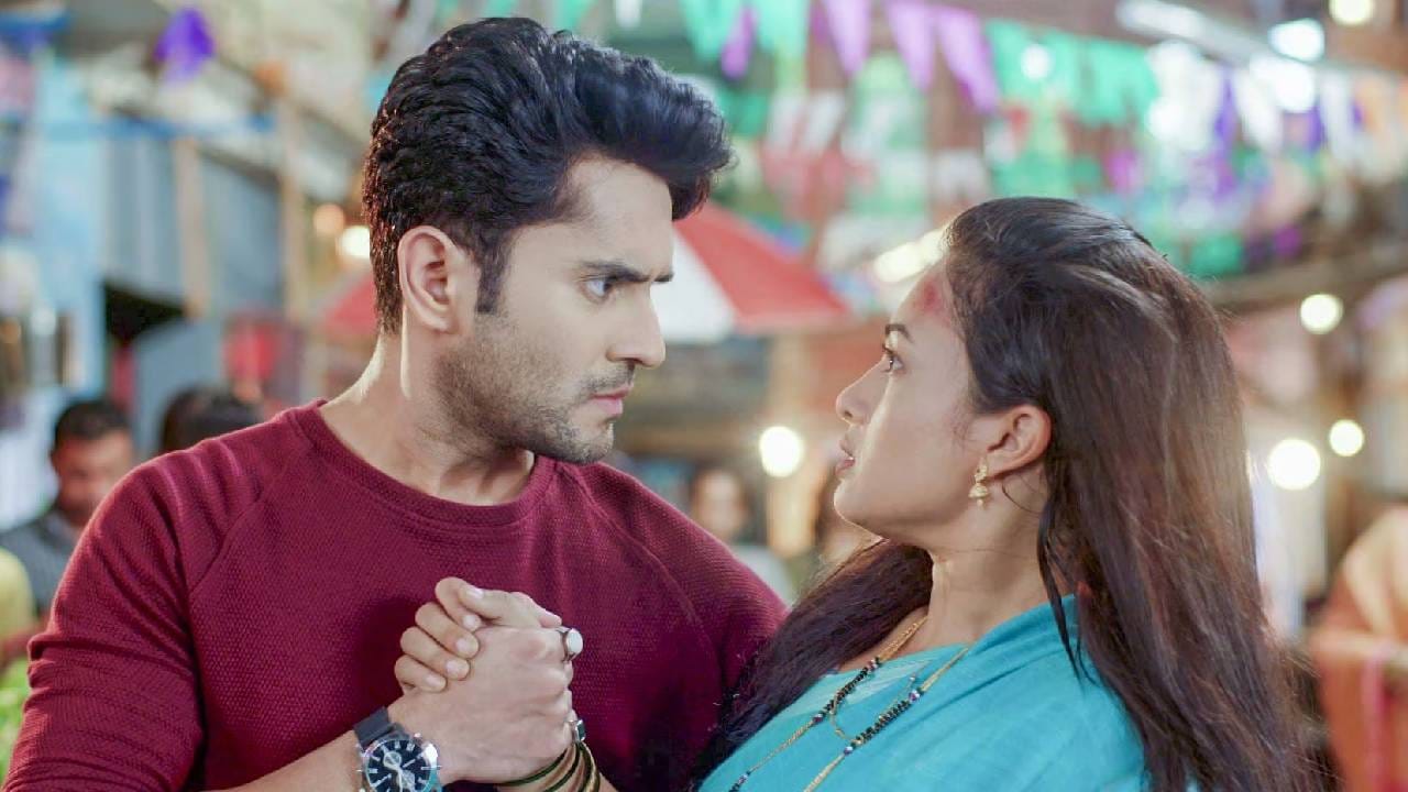 स्टार  प्रवाह वाहिनीवरील 'कोण होतीस तू.. काय झालीस तू' या मालिकेचं कथानक सध्या अतिशय उत्कंठावर्धक वळणावर येऊन पोहोचलं आहे. यशचा अपघाती मृत्यू झाल्याचं कळताच कावेरीला प्रचंड मानसिक धक्का बसला आहे. एकीकडे यशला गमावल्याचं दु:ख असताना घरच्यांपासून हे सत्य लवपण्याची धडपड कावेरीला करावी लागतेय. 
