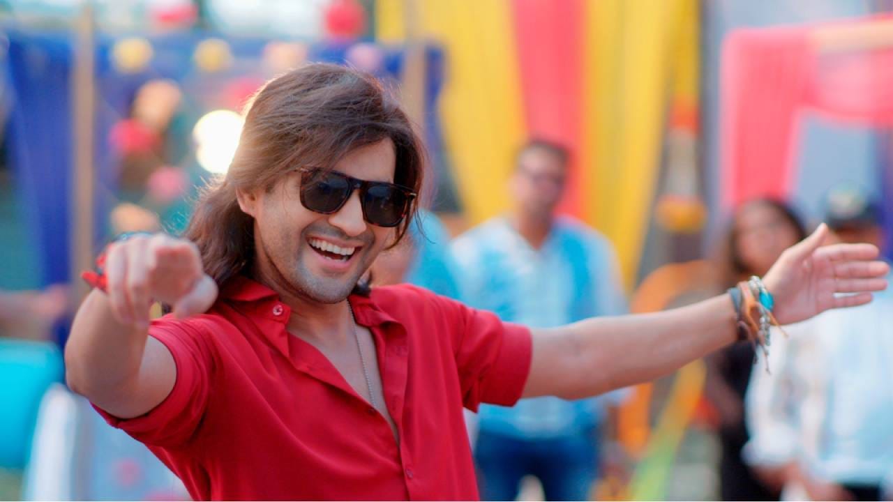 "वेगवेगळी पात्र साकारायला मिळणं हे प्रत्येक कलाकाराचं स्वप्न असतं. एकाच मालिकेता आता या दुहेरी भूमिका मी साकारणार आहे त्यामुळे प्रचंड उत्सुकता आहे. यश आणि कावेरी या जोडीला प्रेक्षकांनी भरभरुन प्रेम दिलं आहे. मी साकारत असलेली युग ही भूमिका देखिल प्रेक्षकांना नक्की आवडेल याची खात्री आहे," असा विश्वास त्याने व्यक्त केला.