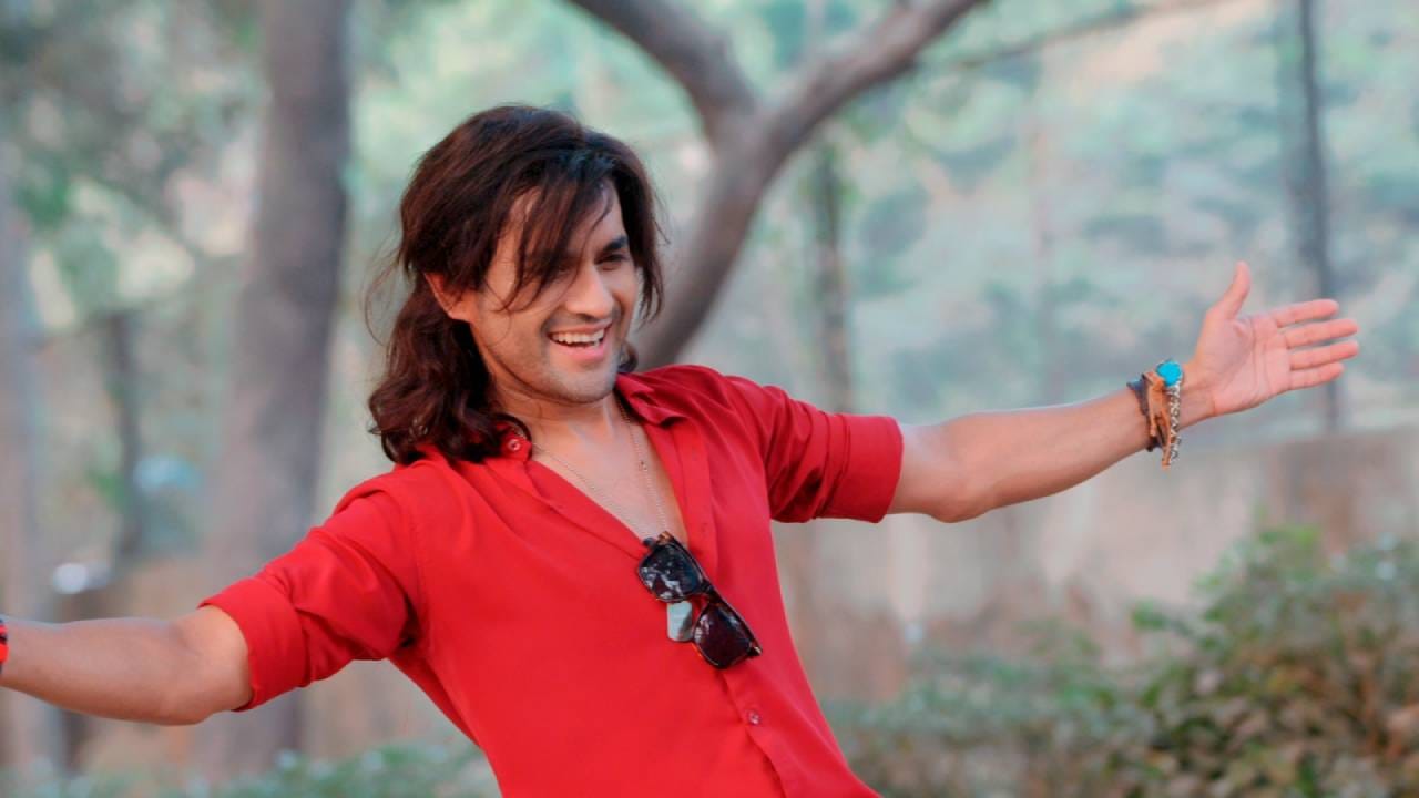 अशातच यशसारख्या हुबेहुब दिसणाऱ्या युगची मालिकेत एण्ट्री होणार आहे. युग आणि यश एकसारखे दिसत असले तरी दोघांचाही स्वभाव मात्र खूप वेगळा आहे. यश जितका समंजस आणि प्रेमळ होता अगदी त्याच्या उलट युग आहे.