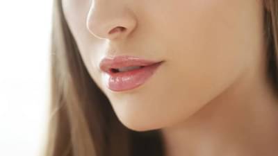 फक्त ओठांसाठीच नाही... सर्दी आणि खोकल्यासाठीही व्हॅसलीन आहे उपयुक्त, जाणून घ्या हे 5 सर्वोत्तम उपयोग