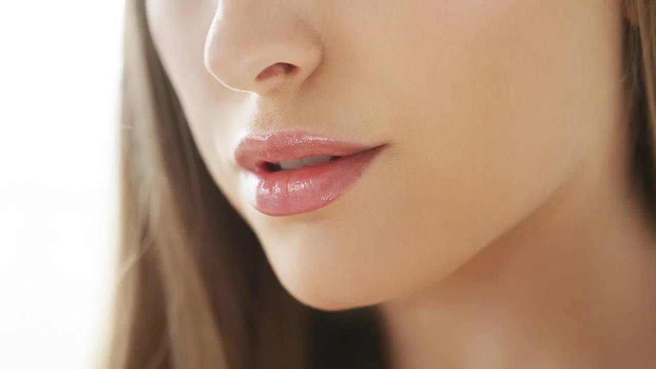 फक्त ओठांसाठीच नाही... सर्दी आणि खोकल्यासाठीही व्हॅसलीन आहे उपयुक्त, जाणून घ्या 'हे' 5 सर्वोत्तम उपयोग