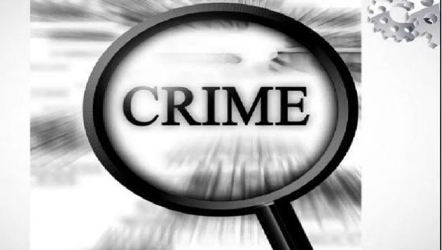 तुझे व्हिडीओ व्हायरल करतो, अशी धमकी देत सध्या मी बाहेर आहे. त्यामुळे मी माझ्या मित्राला पाठवत आहे. त्याच्यासोबत तू एक रात्र काढ नाहीतर तुझे व्हिडीओ व्हायरल करतो, अशी धमकी कुंदन राजने पीडित अल्पवयीन मुलीला दिला. त्यानंतर कुंदनचा मित्र दिलीप चौहान हा दुलदुला येथे गेले.