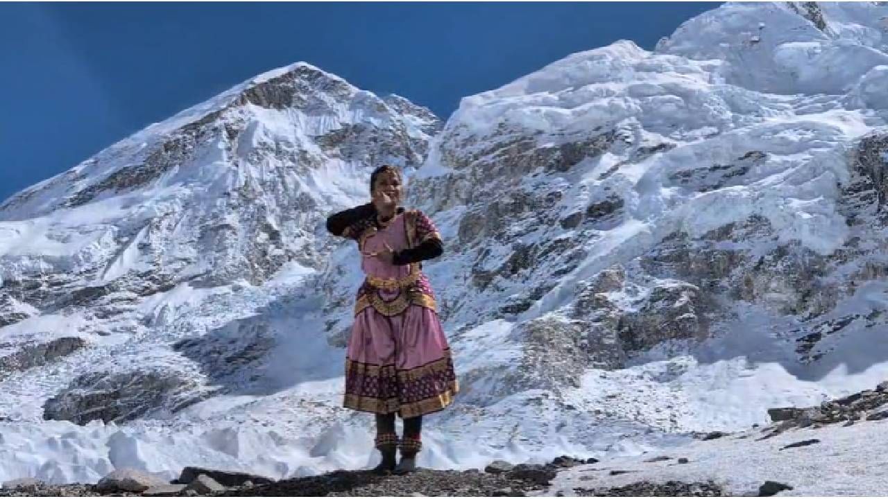 या ट्रेकमध्ये एव्हरेस्ट बेस्ट कॅम्पच्या या प्रवासामध्ये एकूण तीन वेळेला भरतनाट्यम् सादर करण्यात आले. थेँगबोचे मॉनेस्ट्री (13,000 फूट), एव्हरेस्ट बेस कॅम्प (17,650 फूट) आणि काला पत्थर (18,200 फूट) या ठिकाणी.