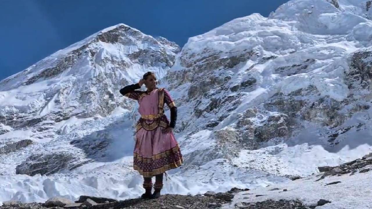 कोल्हापूरमधून 17 ध्येयवेडे एव्हरेस्ट बेस कॅम्प (17,650 फूट) आणि काला पत्थर (18,200 फूट) मोहिमेसाठी 23 ऑक्टोबर रोजी रवाना झाले होते. यांमध्ये कोल्हापूरमधील नामांकित डॉक्टर, व्यावसायिक, कलाकार होते.