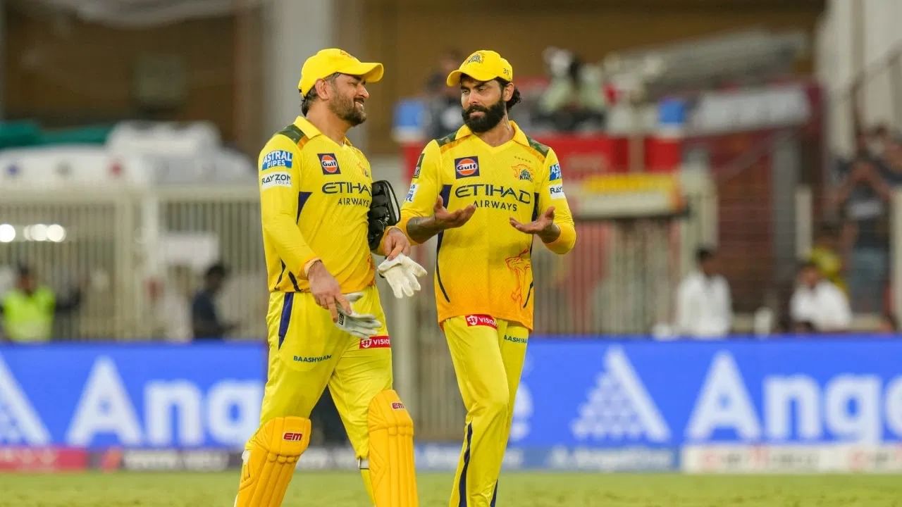 आयपीएलच्या 19 व्या मोसमासाठी येत्या काही दिवसात मिनी ऑक्शन होणार आहे. त्याआधी 10 संघांकडून रिटेन्शन यादी जाहीर करण्यात येणार आहे. तर ट्रान्सफर विंडोद्वारे फ्रँचायजीकडे खेळाडूंची अदलाबदली करण्यासाठी काहीच दिवस शिल्लक आहेत. ट्रेड विंडोद्वारे खेळाडूंची अदलाबदल करण्यासाठी चेन्नई सुपर किंग्स आणि राजस्थान रॉयल्स सज्ज असल्याची चर्चा आहे. मीडिया रिपोर्ट्सनुसार, सीएसकेला जडेजाच्या जागी राजस्थान रॉयल्समधील संजू सॅमसन पाहिजे. (Photo Credit : PTI)