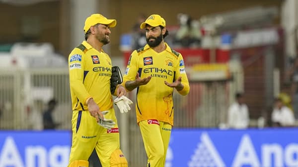 आयपीएलच्या 19 व्या मोसमाला (IPL 2026) फार वेळ आहे. मात्र त्याआधी मिनी ऑक्शनकडे क्रिकेट चाहत्यांचं लक्ष लागून आहे. त्याआधी नेहमीचाच आणि महत्त्वाचा प्रश्न म्हणजे चेन्नई सुपर किंग्सचा कॅप्टन आणि बॅट्समन महेंद्रसिंह धोनी यंदा खेळणार की नाही? याबाबत सीएसकेचे सीईओ यांनी उत्तर दिलं आहे. (Photo Credit :PTI)