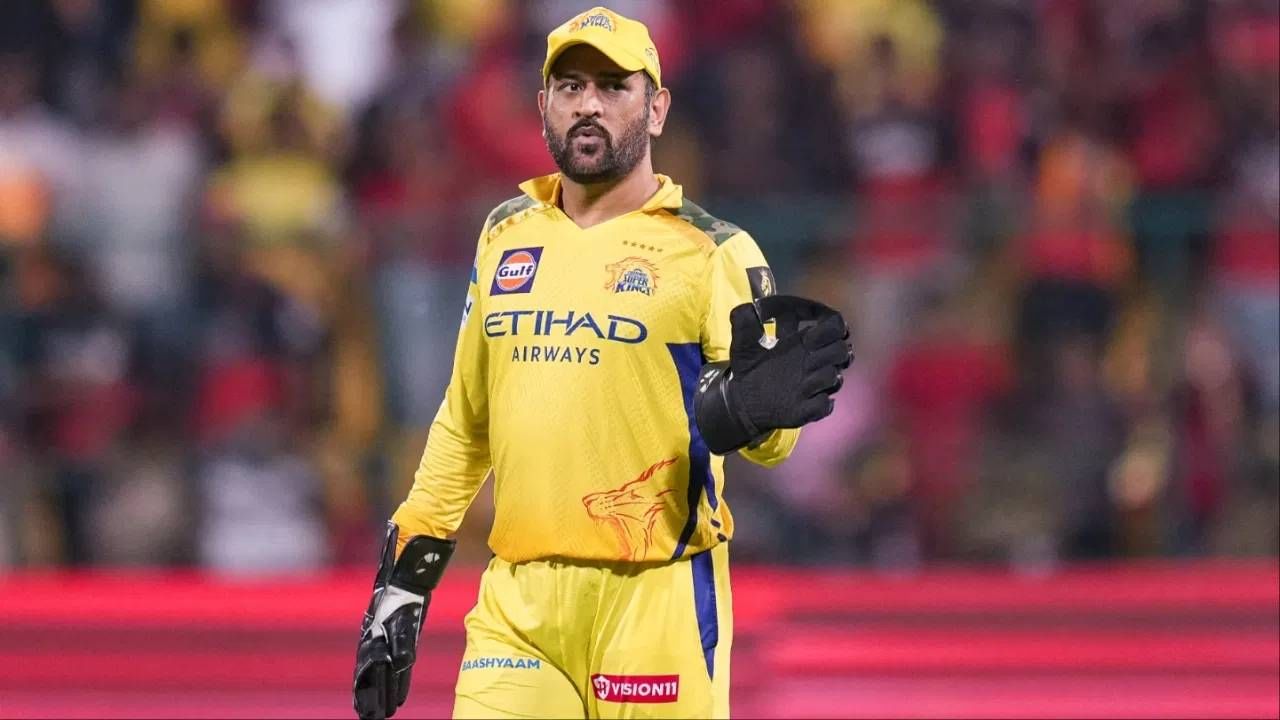 महेंद्रसिंह धोनी 2008 पासून आयपीएलचा भाग आहे. त्याने सीएसकेसाठी 248 सामन्यांमध्ये 4865 धावा केल्या आहेत. तसेच 2010, 2011, 2018, 2021 आणि 2023 मध्ये संघाला जेतेपद मिळवून दिलं आहे. (Photo- PTI)