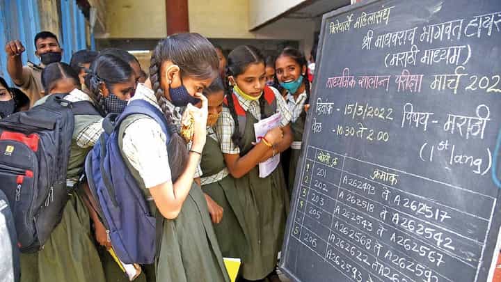 Marathi Schools : तब्बल 600 मराठी शाळांना थेट कुलूप? शिक्षण विभागाच्या निर्णयानं मोठी नाराजी; नेमकं काय घडतंय? Marathi Schools : तब्बल 600 मराठी शाळांना थेट कुलूप? शिक्षण विभागाच्या निर्णयानं मोठी नाराजी; नेमकं काय घडतंय?
