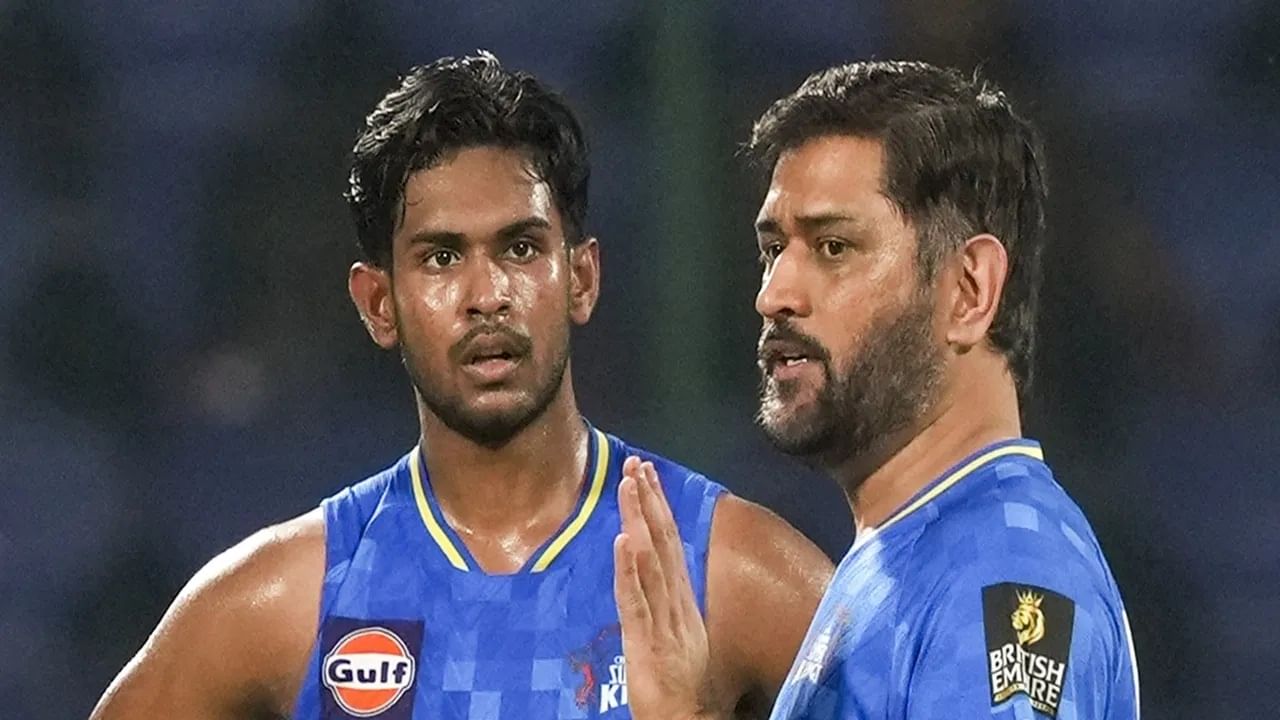 धोनी आयपीएलच्या स्पर्धेच्या सुरुवातीपासून ते आतापर्यंत सातत्याने सलग खेळणाऱ्या मोजक्या खेळाडूंपैकी एक आहे. धोनीने आयपीएल कारकीर्दीत आतापर्यंत एकूण 278 सामन्यांमध्ये 38.30 च्या सरासरीने 5 हजार 439 धावा केल्या आहेत. (Photo Credit :PTI)