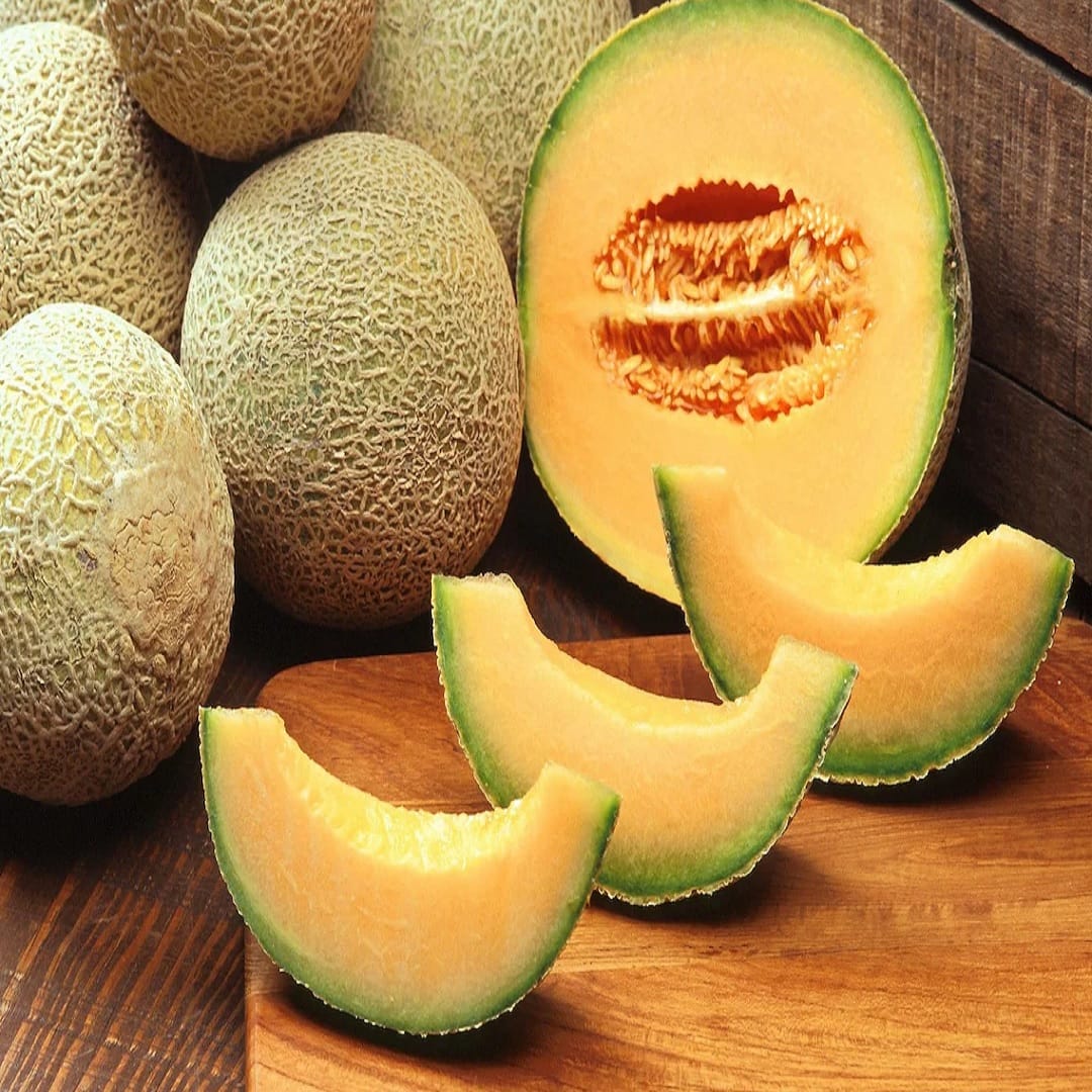 खरबूज : खरबूज देखील शरीराला थंडावा देणारं फळ आहे.  हिवाळ्यात जेव्हा पचनशक्ती कमकुवत असते तेव्हा हे फळ पचण्यास कठीण होऊ शकते. ते श्लेष्मा वाढवते, ज्यामुळे सर्दी देकील होऊ शकते. 