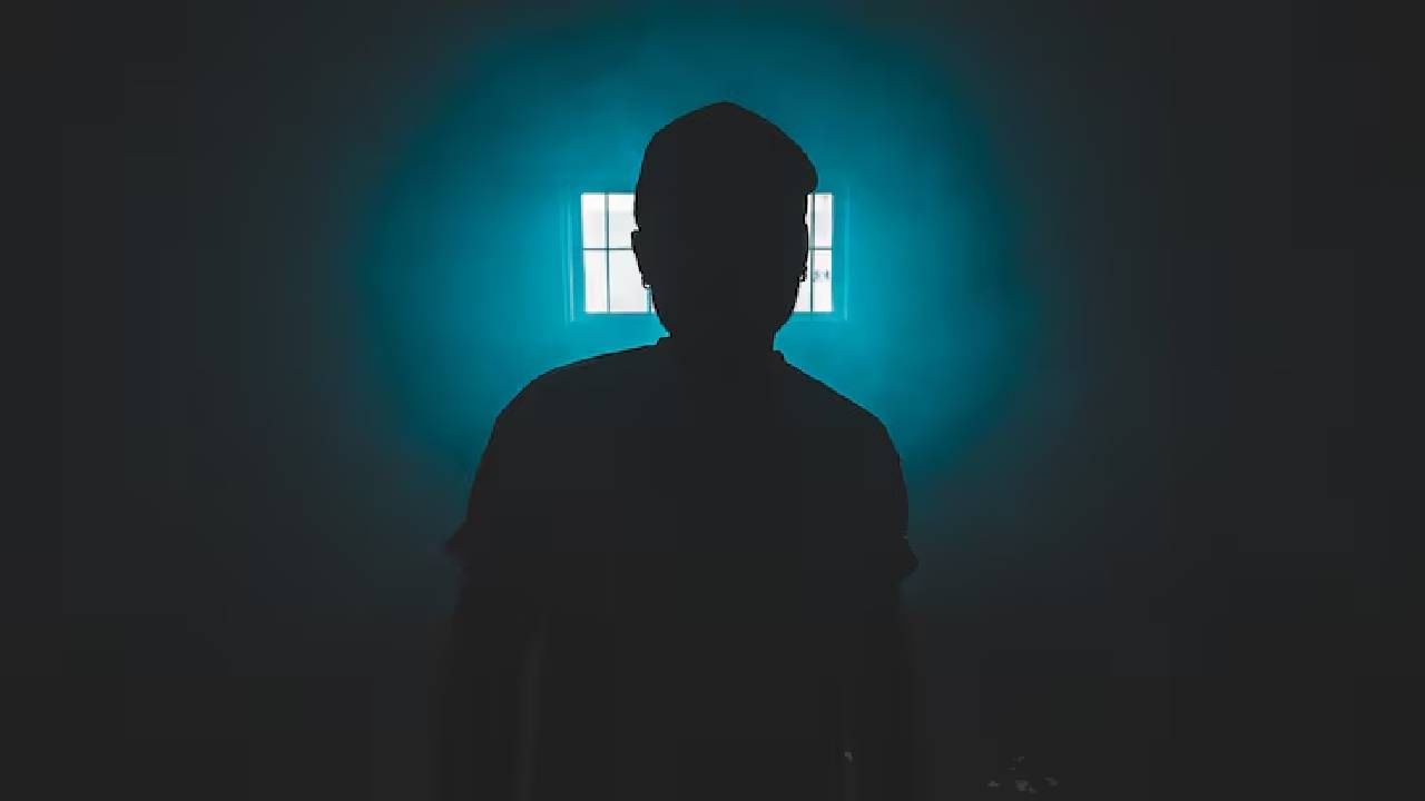 प्रयत्न न करता वजन कमी होणे हेही एक इशारा आहे. जर आहार किंवा व्यायाम न करता वजन कमी होत असेल, तर हे स्वादुपिंड, फुफ्फुस, पोट किंवा अन्ननलिकेच्या कॅन्सरशी संबंधित असू शकते. मात्र, वजन कमी होण्यामागे तणाव किंवा हार्मोनल बदल अशी इतर कारणेही असू शकतात.  