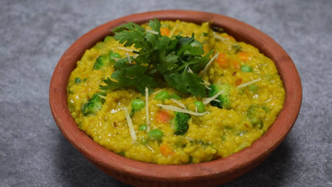 बाजरीमध्ये फायबर, लोह, वनस्पती-आधारित प्रथिने, मॅग्नेशियम आणि जटिल कार्बोहायड्रेट्स भरपूर असतात. यापैकी बरेच खनिजे आपल्या चयापचय प्रक्रियेला गती देण्यास खूप जास्त मदत करतात.